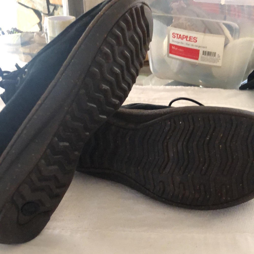 Ugg - Picture 4 of 5